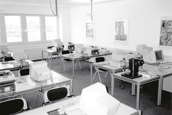 Blick in ein Büro der 80er Jahre