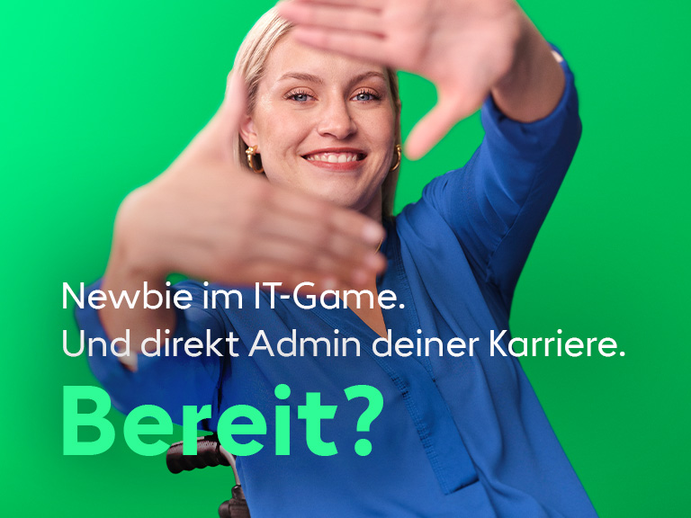 Eine junge Frau lächelt in die Kamera und streckt einladend ihre Hände aus.