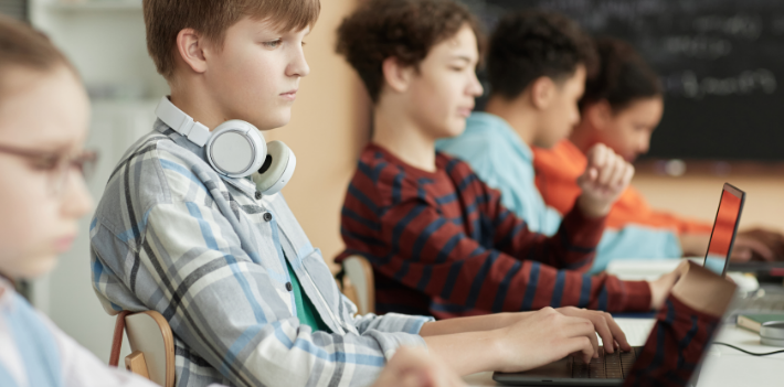 Pupils learn with computers